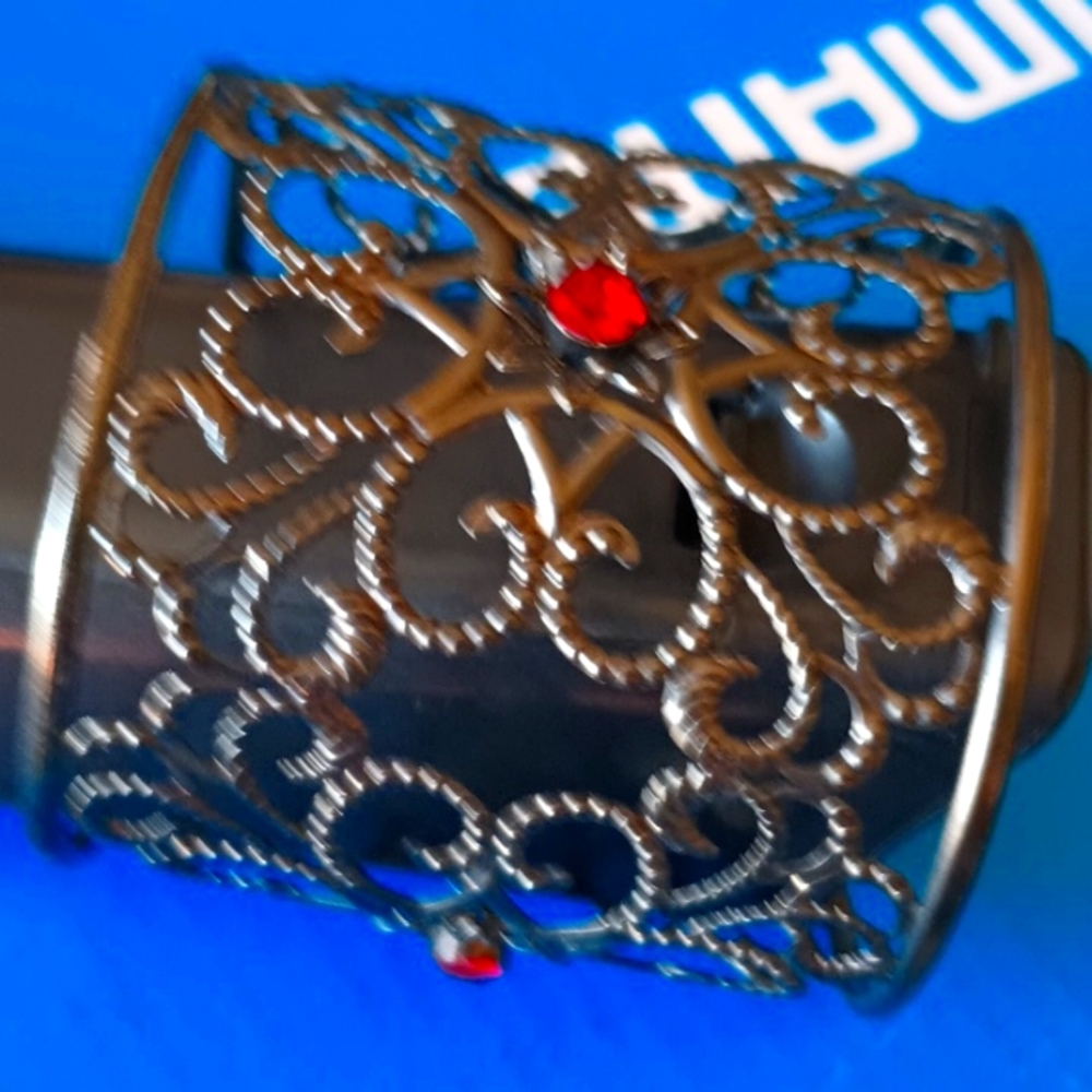 High cuff filigree style and class with three red stones center of flower design